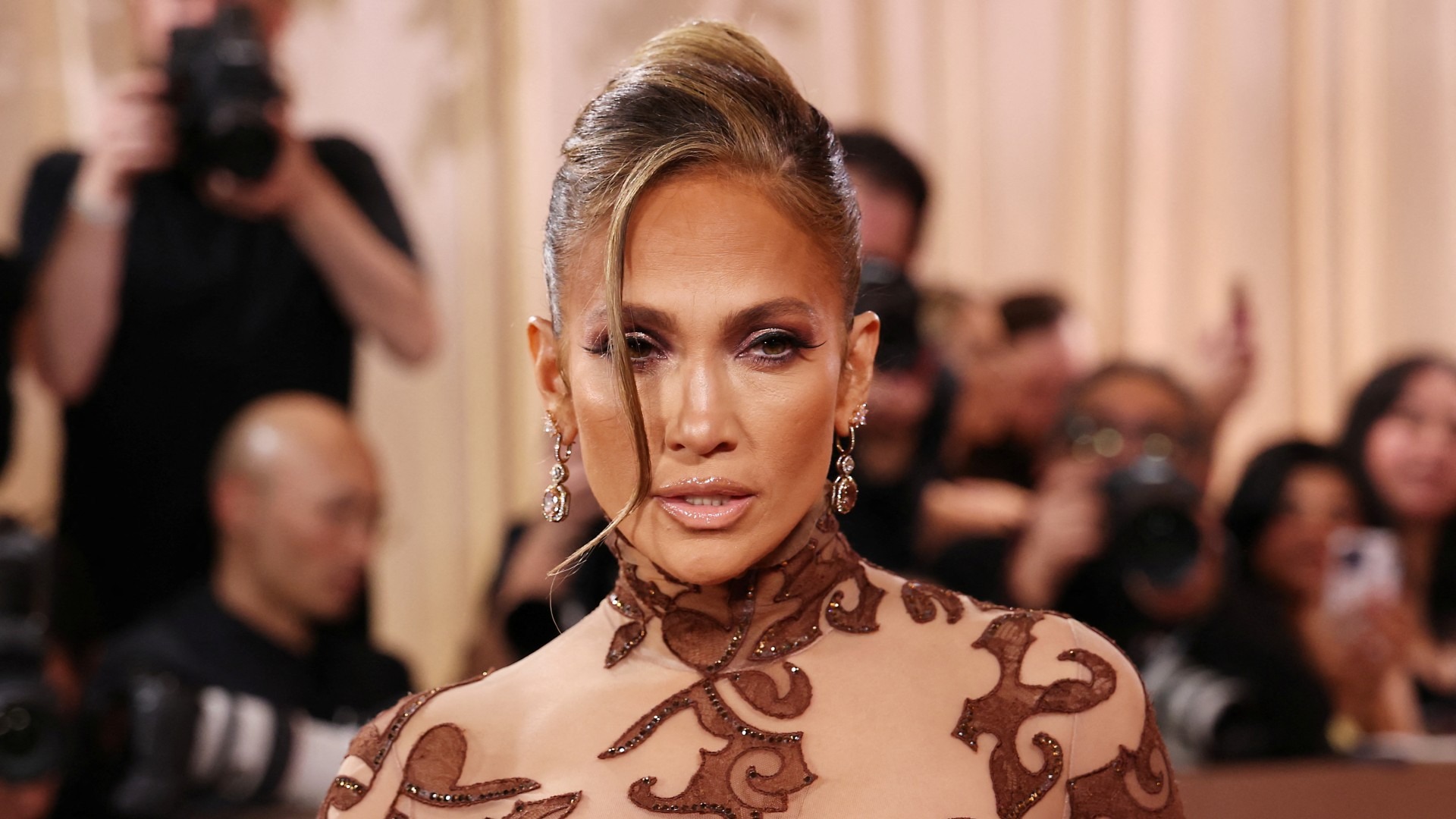 jennifer-lopez-style-how-to-recreate-her-2026-fashion-looks